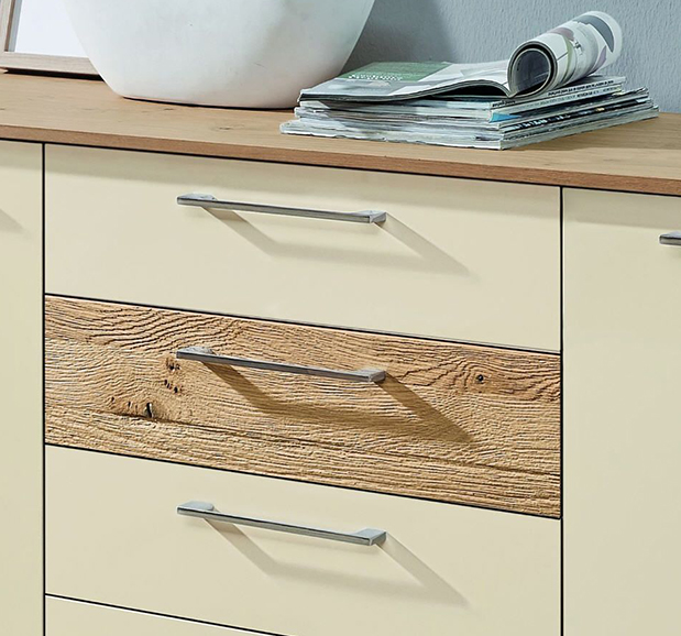 Kommode in Balkeneiche