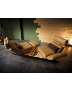 Sofa EDON mit schwenkbarem Element auf Holz Plateau
